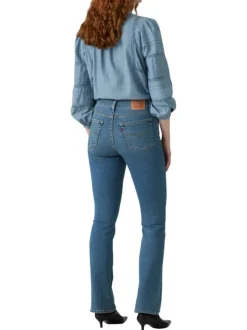 Jean 725 coupe droite en coton mélangé bleu pourvu de coutures contrastées