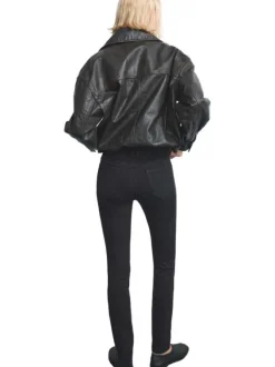 Jean en anthracite légèrement délavé avec une coupe slim et 5 poches