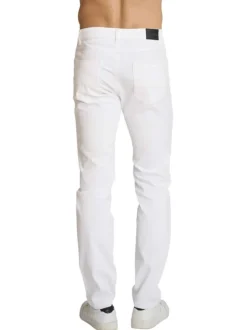 Jean en coton blanc à coupe ajustée pourvu de multiples poches