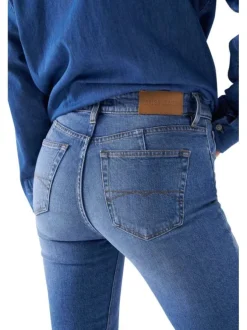 Jean en coton bleu avec une coupe slim une taille haute et cinq poches
