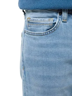 Jean en coton bleu ciel délavé avec une coupe slim et 5 poches