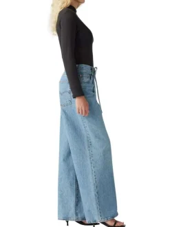 Jean en coton bleu clair uni avec une coupe bootcut et une ceinture amovible