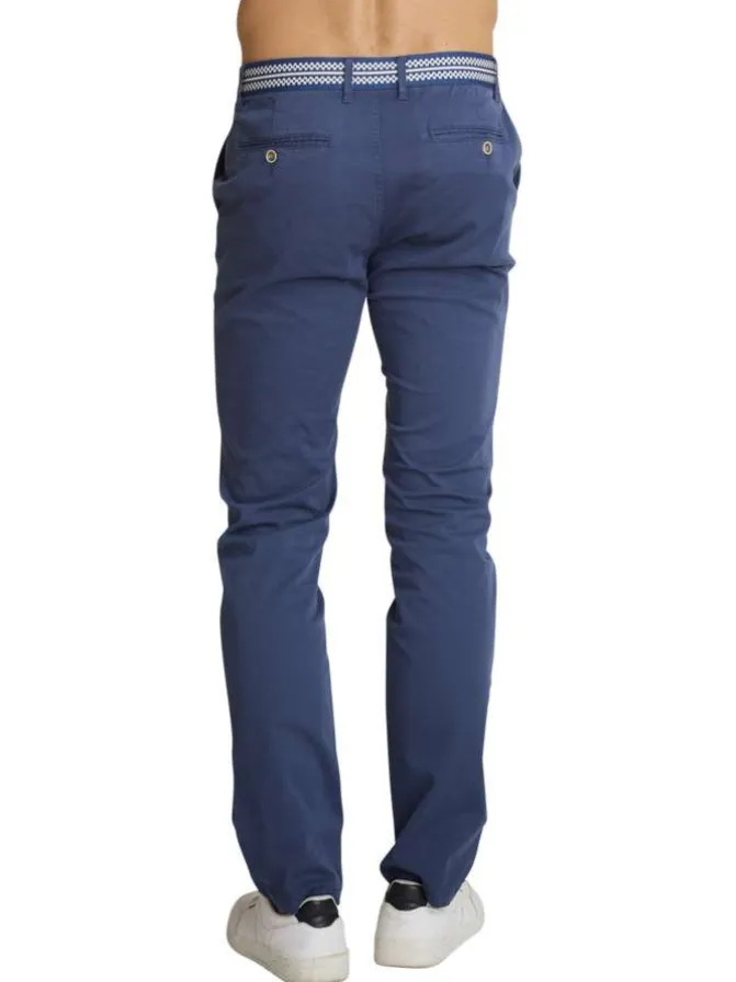 Jean en coton bleu à coupe ajustée pourvu de multiples poches