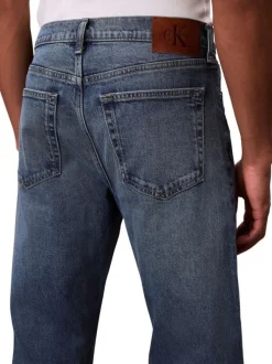 Jean en coton bleu indigo légèrement délavé à coupe regular fit