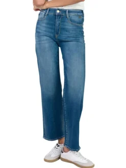 Jean en coton bleu légèrement délavé avec une coupe flare et une taille mi-haute