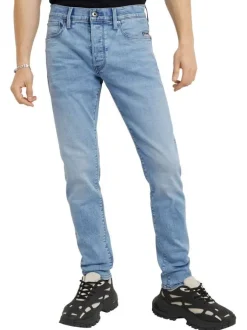 Jean en coton bleu stone légèrement délavé avec une coupe slim