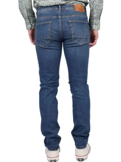 Jean en coton bleu uni avec une coupe droite et une étiquette d'authentification