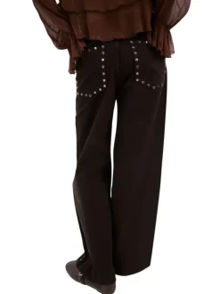 Jean en coton chocolat uni avec une coupe flare à zip et à bouton