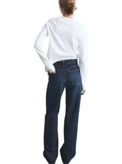 Jean en coton indigo légèrement délavé avec une coupe bootcut