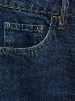 Jean en coton indigo légèrement délavé avec une coupe bootcut