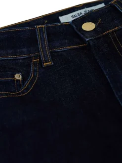 Jean en coton indigo uni avec une coupe bootcut et des surpiqûres caramel