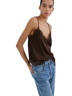 Jean en coton indigo uni avec une coupe droite et des poches plaquées à l'avant