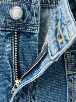 Jean en coton indigo uni pourvu de passants pour la ceinture