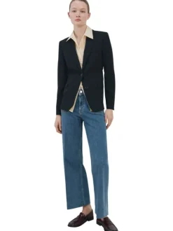 Jean en coton indigo uni pourvu de passants pour la ceinture