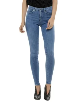Jean en coton mélangé bleu avec une coupe skinny et des passants