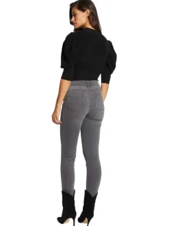 Jean en coton mélangé gris avec une coupe skinny et des passants