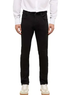 Jean en coton mélangé noir uni avec une coupe slim et 5 poches