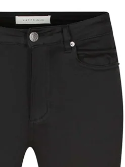 Jean en coton mélangé noir uni à coupe regular fit avec des poches plaquées
