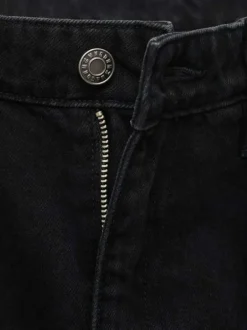 Jean en coton noir coupe droite pourvu de passants pour la ceinture