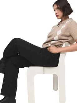 Jean en coton noir coupe droite pourvu de passants pour la ceinture