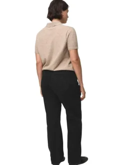 Jean en coton noir coupe droite pourvu de passants pour la ceinture