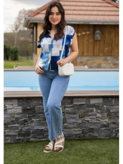 Jean en coton stone avec une coupe droite et des passants pour ceinture