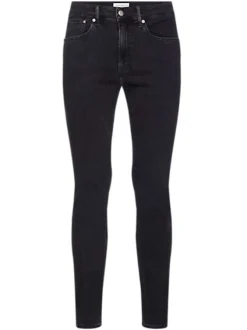 Jean gris foncé avec une coupe slim et une taille élastiquée boutonnée