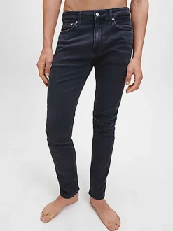 Jean gris foncé avec une coupe slim et une taille élastiquée boutonnée