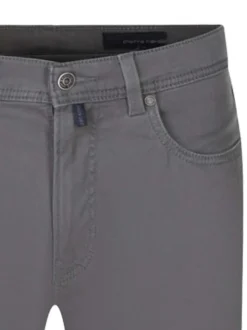 Jean gris uni coupe droite avec une fermeture avec un zip et un bouton
