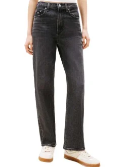 Jean noir avec une coupe droite et une fermeture zippée à bouton