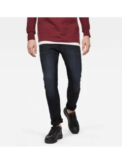 Jean noir avec une coupe slim à poches et des passants pour ceinture