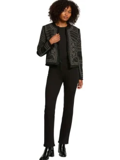 Jean noir uni avec une coupe slim et fermeture avec un bouton et un zip