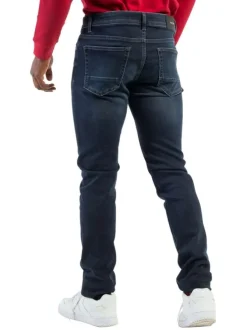 Jean nuit délavé avec une coupe ajustée et des passants pour la ceinture