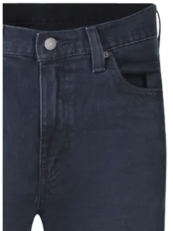 Jean 502 nuit uni avec une coupe regular fit, 5 poches et patch