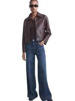 Jean 5 poches en coton indigo légèrement délavé avec une coupe bootcut