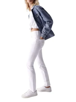 Jean slim en coton blanc uni avec bijou argenté sur la poche gousset