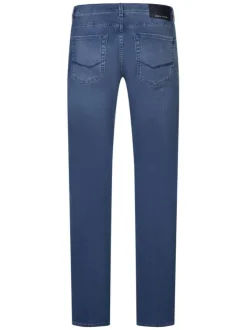 Jean stone uni avec une coupe ajustée et un patch d'authenticité