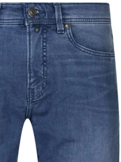 Jean stone uni avec une coupe ajustée et un patch d'authenticité