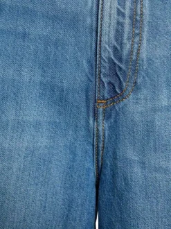 Jean stone uni avec une coupe bootcut et de multiples poches
