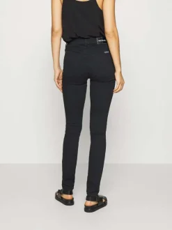 Jean taille haute noir uni et une fermeture zippée boutonnée