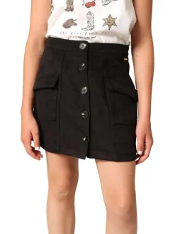 Jupe courte noire effet daim avec boutonnières à l'avant et bijou de la marque