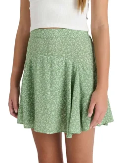 Jupe courte verte fleurie avec une coupe droite et un taille élastiquée