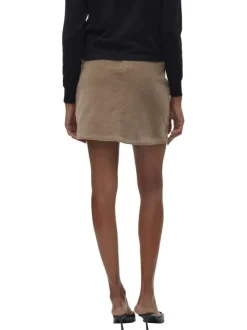 Jupe courte beige uni avec une coupe droite et une fermeture zippée