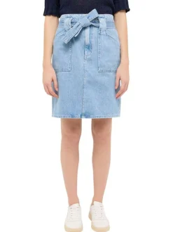 Jupe courte Blossom en coton jean unie avec ceinture denim et poches plaquées