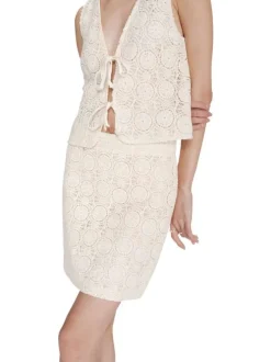 Jupe courte en coton écrue unie avec une coupe droite et un zip