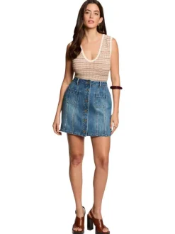Jupe courte en coton stone denim unie pourvue d'une coupe trapèze