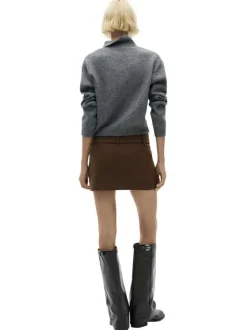 Jupe courte kaki unie à coupe mini-jupe avec ceinture et boucle ton sur ton