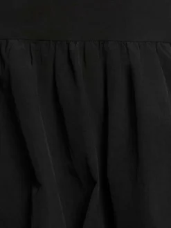 Jupe courte noire à coupe ample pourvu d'une large taille élastiquée
