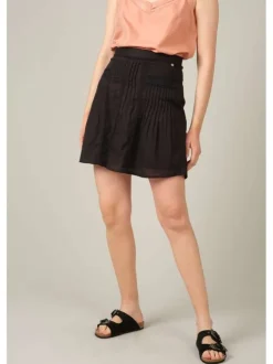 Jupe courte noire en coton unie avec une coupe droite fluide et des broderies en dentelle