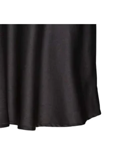 Jupe courte noire unie satinée avec une coupe évasée